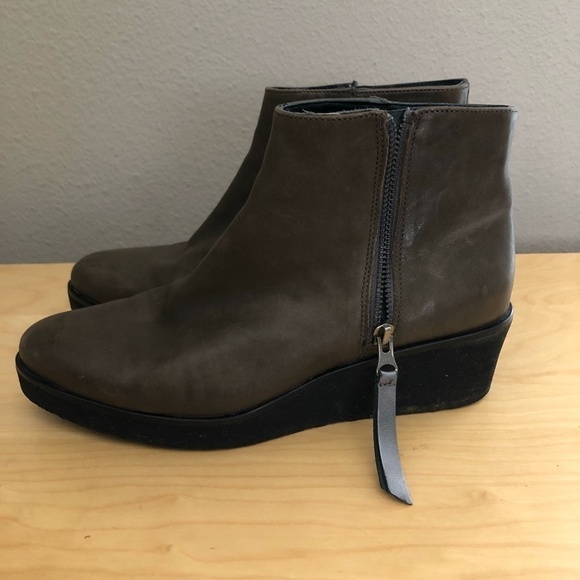 ERIC MICHAEL Pointed Toe Platform Leather Booties - Quiet Luxury - Picture 2 of 11